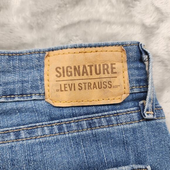 Levi Strauss Signature Jeans Womens 10 Blue Mid Rise Capri Cuffed Hem Stretch - Picture 5 of 14
